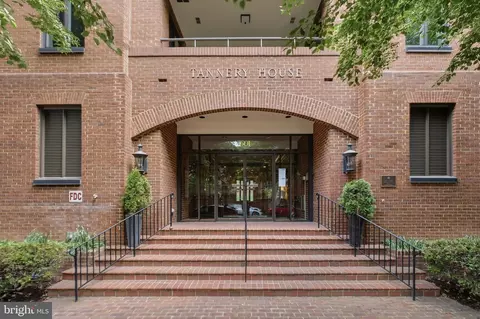 601 Wilkes St #301, Alexandria, VA 22314