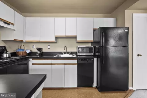Kitchen - 1706 Dewitt Ave #E, Alexandria, VA 22301 photo 2 of 3