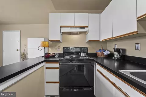 Kitchen - 1706 Dewitt Ave #E, Alexandria, VA 22301 photo 3 of 3