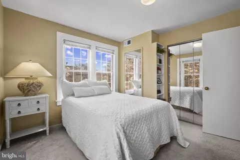Bedroom - 1706 Dewitt Ave #E, Alexandria, VA 22301 photo 2 of 3