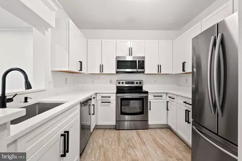4551 Strutfield Ln #4122, Alexandria, VA 22311