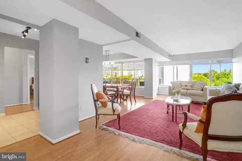5340 Holmes Run Pkwy #510, Alexandria, VA 22304