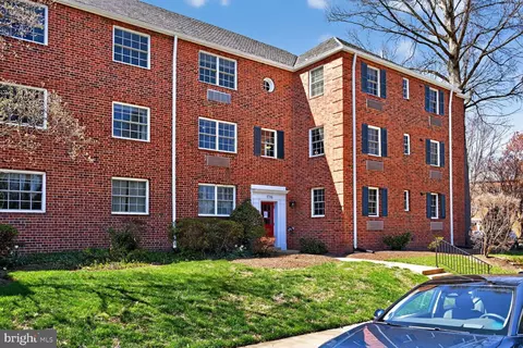 1718 W Abingdon Dr #201, Alexandria, VA 22314