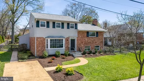 3003 Farm Rd, Alexandria, VA 22302