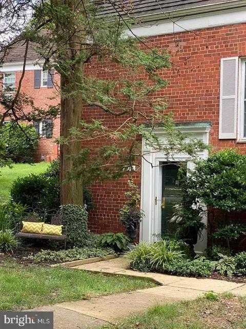 3712 Valley Dr, Alexandria, VA 22302