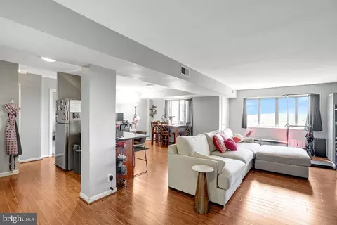 5340 Holmes Run Pkwy #919, Alexandria, VA 22304