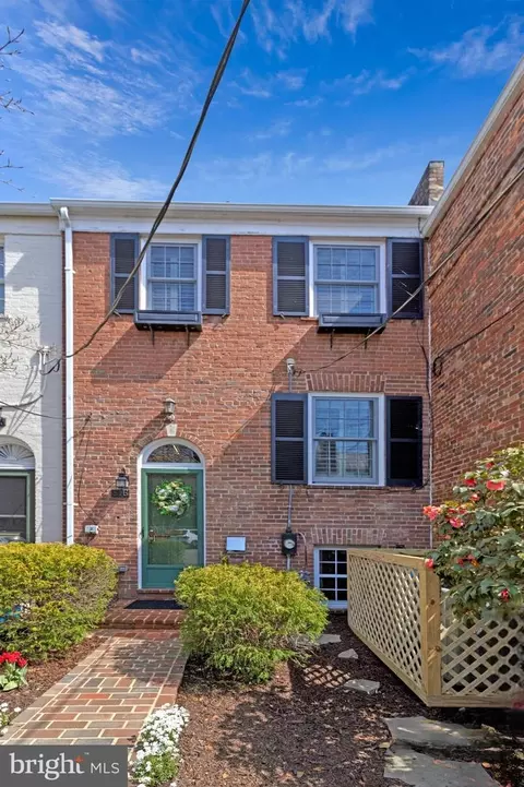 816 S Pitt St, Alexandria, VA 22314