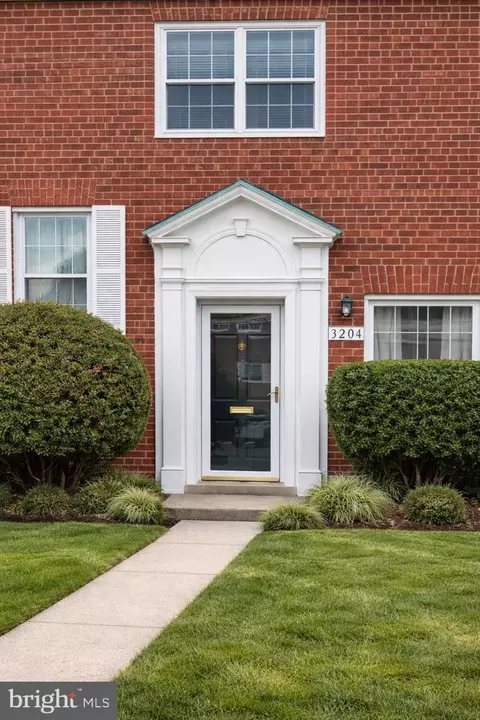 3204 Ravensworth Pl, Alexandria, VA 22302