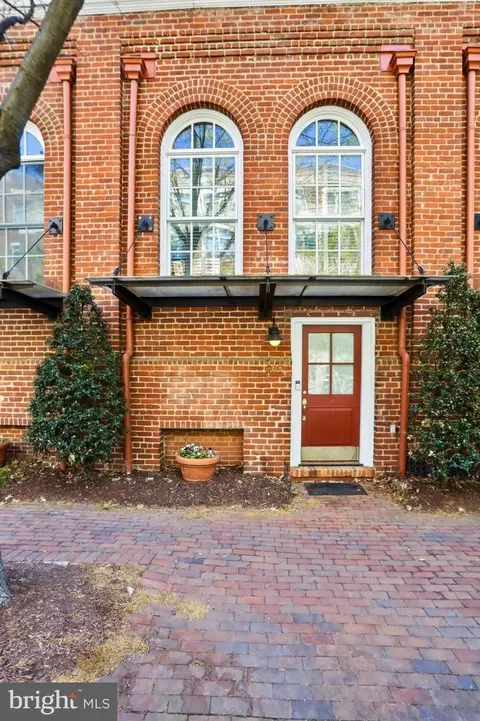 607 N Saint Asaph St, Alexandria, VA 22314