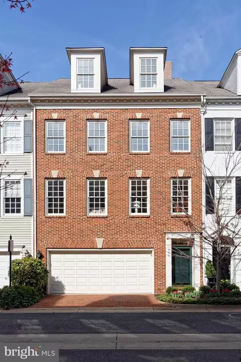 705 Kahn Pl, Alexandria, VA 22314