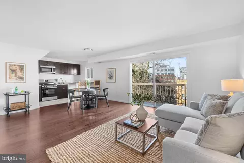 3330 S 28th St #403, Alexandria, VA 22302