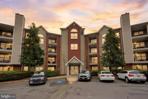 3313 Wyndham Cir #1209, Alexandria, VA 22302