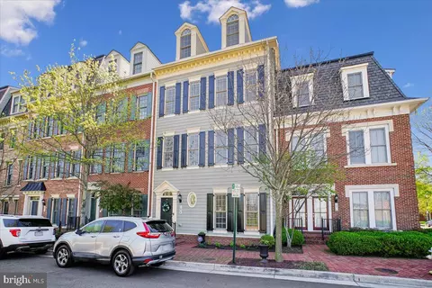1874 Carpenter Rd, Alexandria, VA 22314