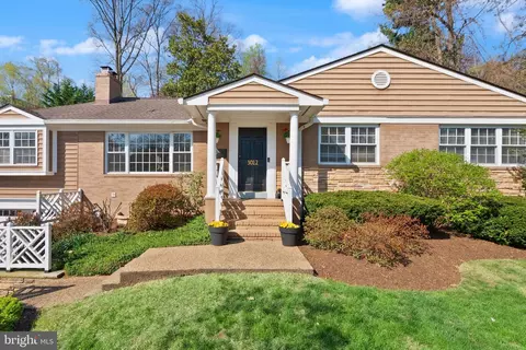 3012 Russell Rd, Alexandria, VA 22305