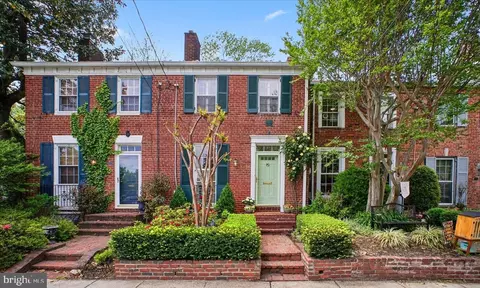 733 S Pitt St S, Alexandria, VA 22314