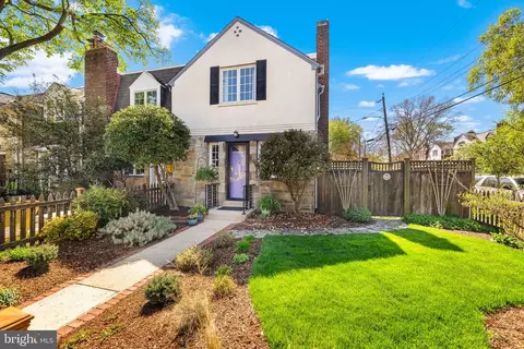 700 Chetworth Pl, Alexandria, VA 22314