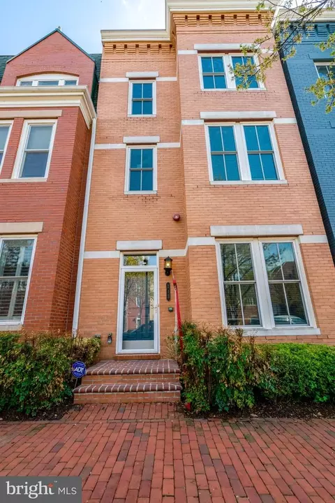 713 E Custis Ave, Alexandria, VA 22301