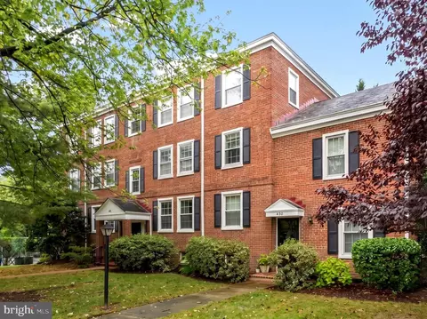4903 30th St S #B1, Arlington, VA 22206