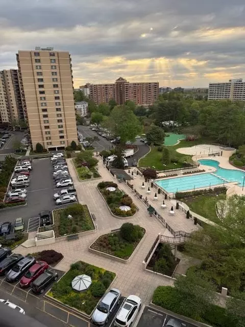 203 Yoakum Pkwy #1209, Alexandria, VA 22304