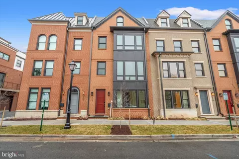 111 N West St, Alexandria, VA 22314