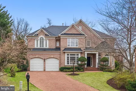 624 Kings Cloister Cir, Alexandria, VA 22302