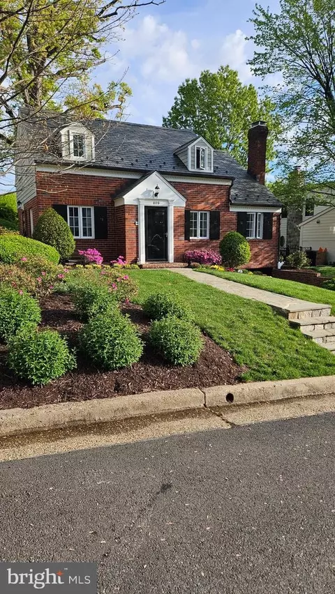 809 Enderby Dr, Alexandria, VA 22302