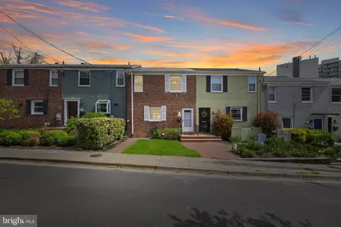 211 Guthrie Ave, Alexandria, VA 22305