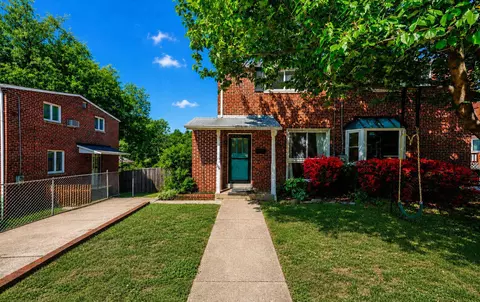 116 E Taylor Run Pkwy, Alexandria, VA 22314