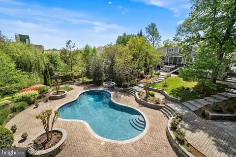 1211 Janneys Ln, Alexandria, VA 22302