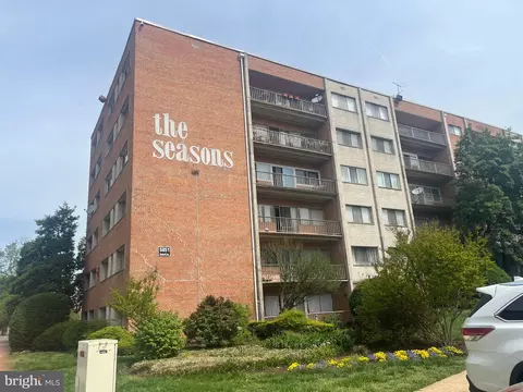 5851 Quantrell Ave #406, Alexandria, VA 22312