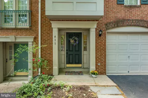 411 Ashford Ln, Alexandria, VA 22304