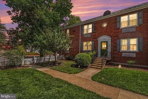 19 Auburn Ct #A, Alexandria, VA 22305