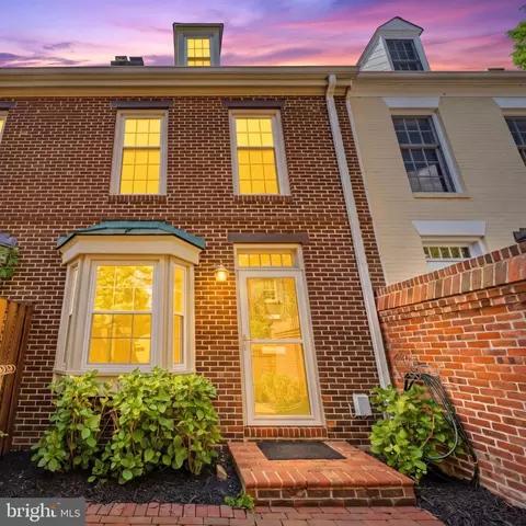 669 S Columbus St, Alexandria, VA 22314