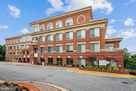 635 Slaters Ln #301, Alexandria, VA 22314