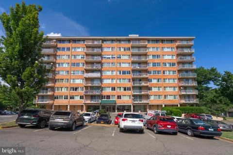 4520 King St #409, Alexandria, VA 22302