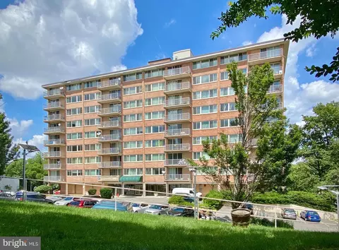 4520 King St #409, Alexandria, VA 22302