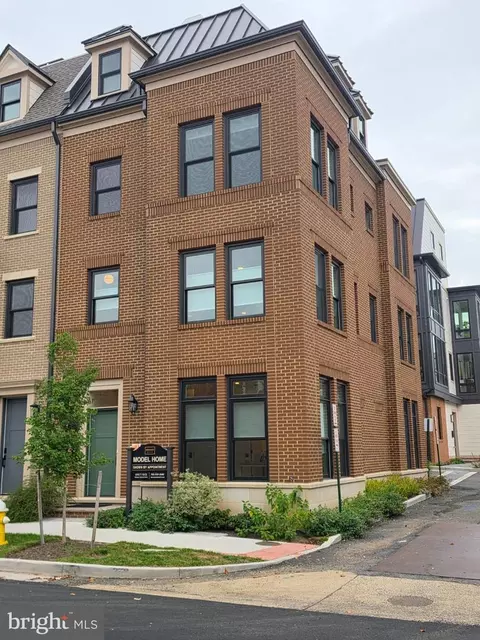 107 N West St, Alexandria, VA 22314