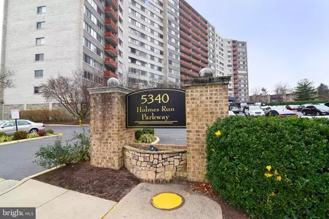 5340 Holmes Run Pkwy #1102, Alexandria, VA 22304
