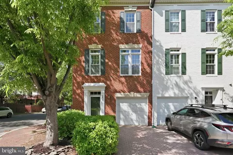 5013 Waple Ln, Alexandria, VA 22304