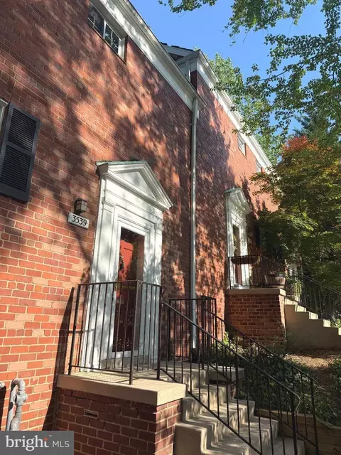 3539 Martha Custis Dr, Alexandria, VA 22302