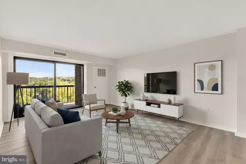 200 N Pickett St #1010, Alexandria, VA 22304
