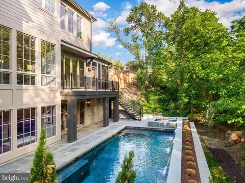 1231 N Pickett St, Alexandria, VA 22304