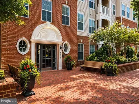 5108 Donovan Dr #307, Alexandria, VA 22304
