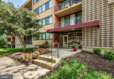 12 S Van Dorn St #104, Alexandria, VA 22304