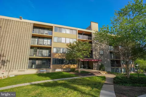 12 S Van Dorn St #104, Alexandria, VA 22304