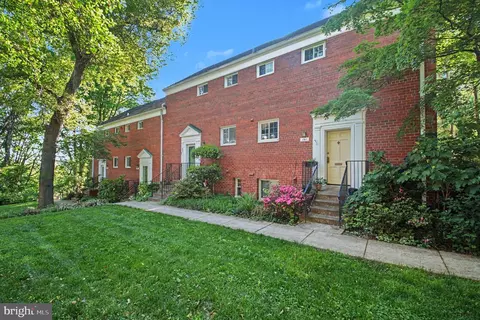 1517 Mount Eagle Pl, Alexandria, VA 22302