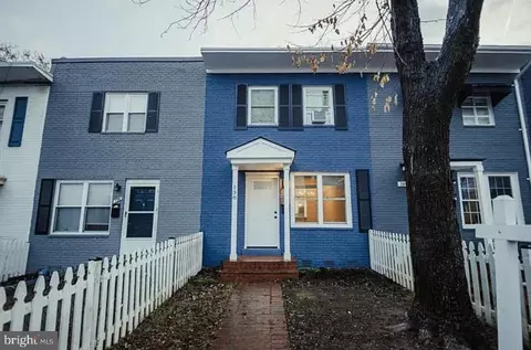 138 Dale St, Alexandria, VA 22305
