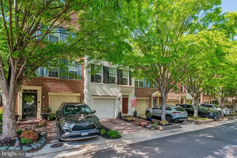 343 Helmuth Ln, Alexandria, VA 22304