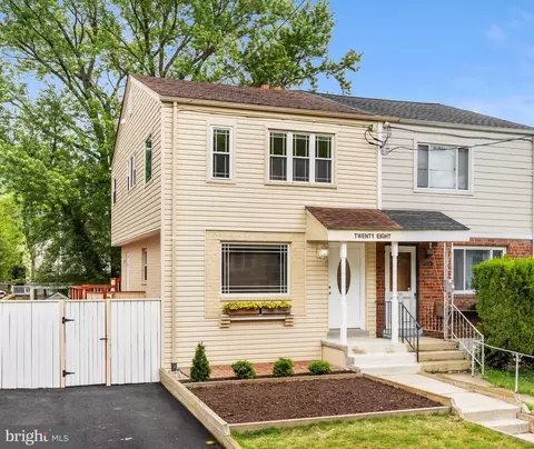 28 S Floyd St, Alexandria, VA 22304