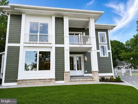 132 N Earley St, Alexandria, VA 22304
